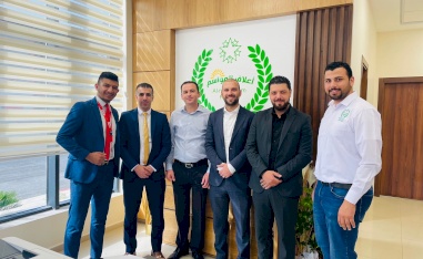 زيارة طاقم من شركة اوريدو للاتصالات للتهنئه بمقر الشركة الجديد